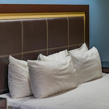 Quinta Dorada Hotel & Suites Saltillo Exteriör bild