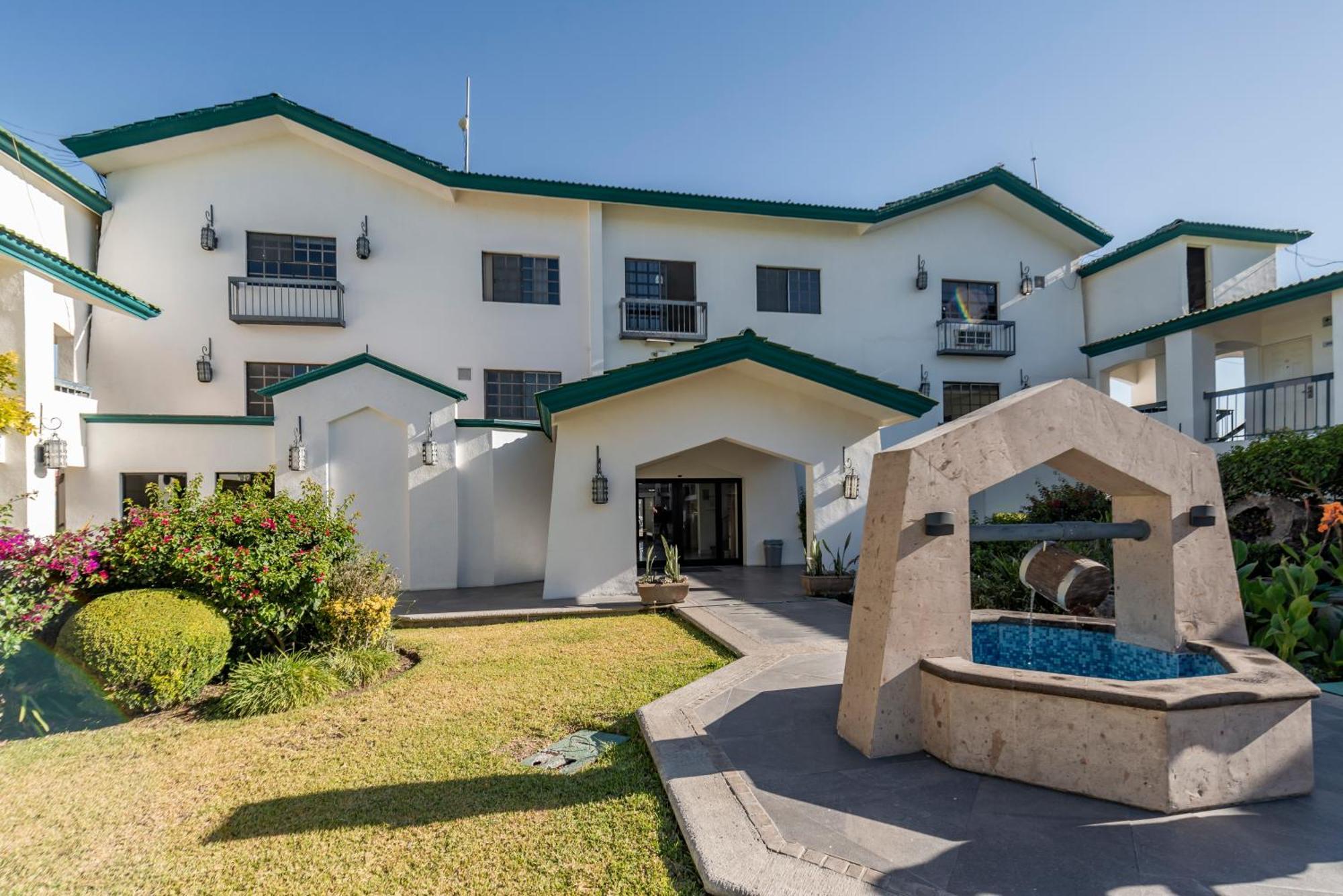 Quinta Dorada Hotel & Suites Saltillo Exteriör bild