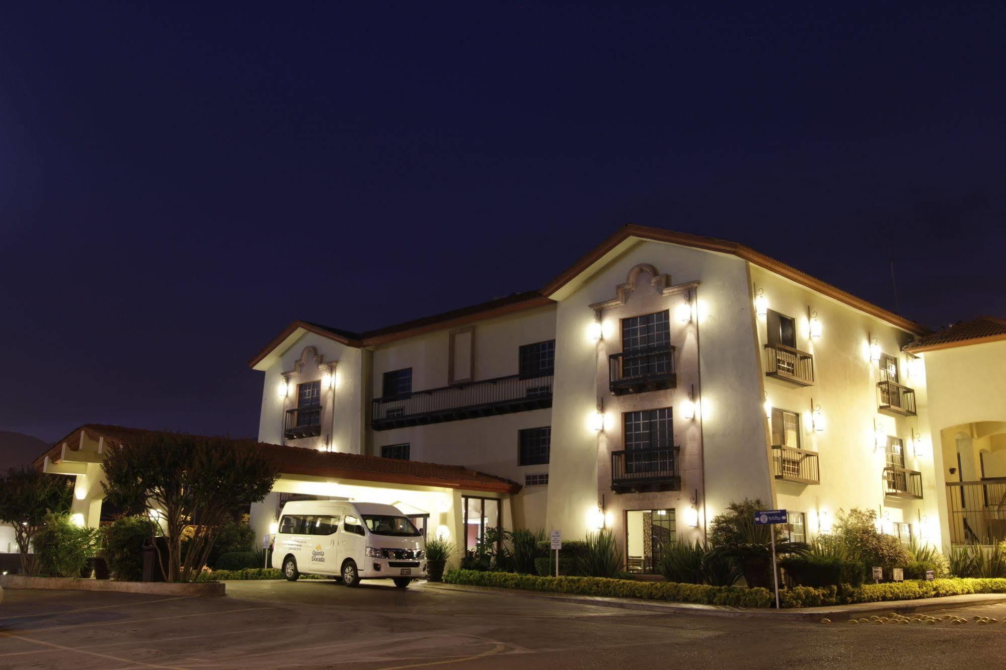 Quinta Dorada Hotel & Suites Saltillo Exteriör bild