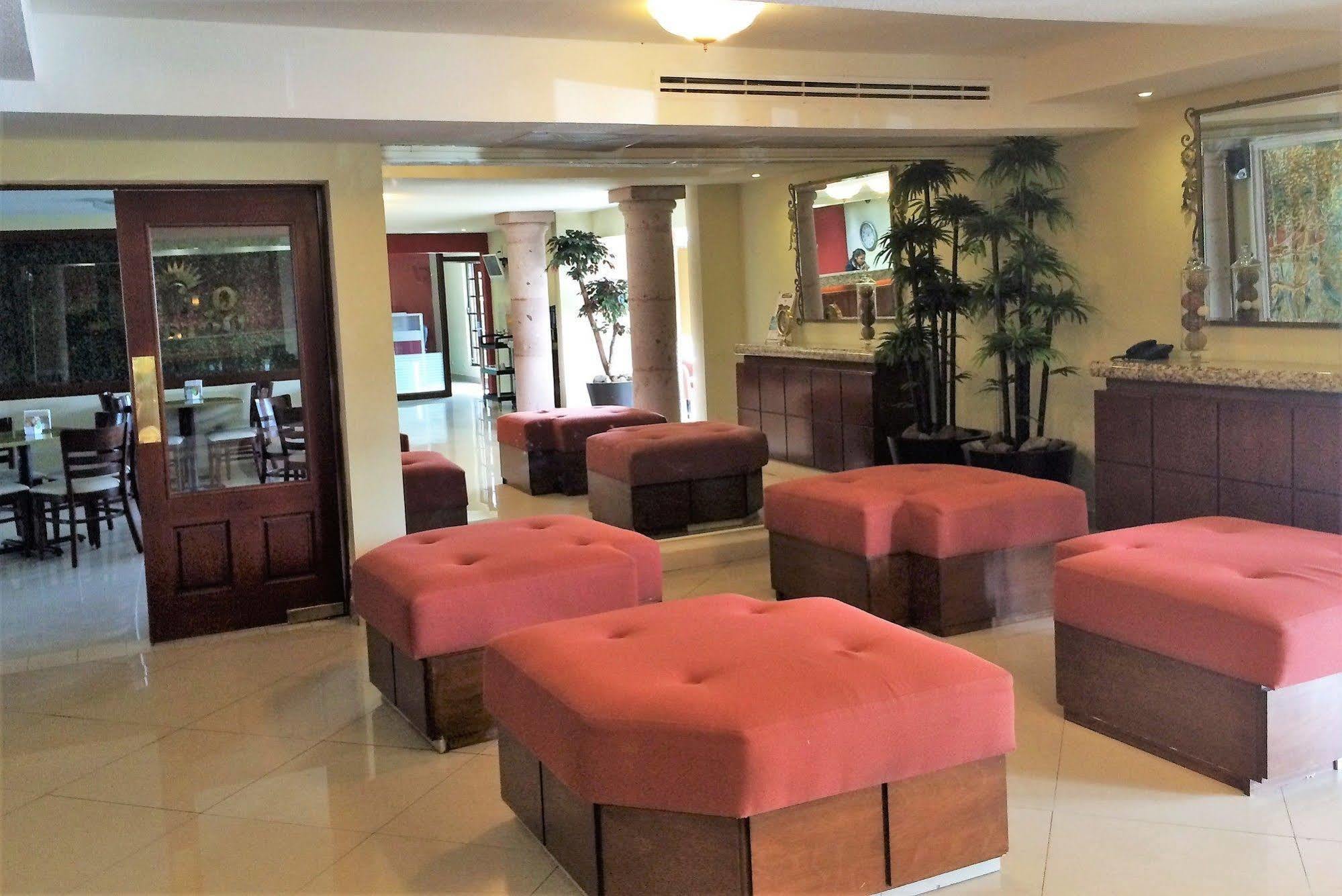Quinta Dorada Hotel & Suites Saltillo Exteriör bild
