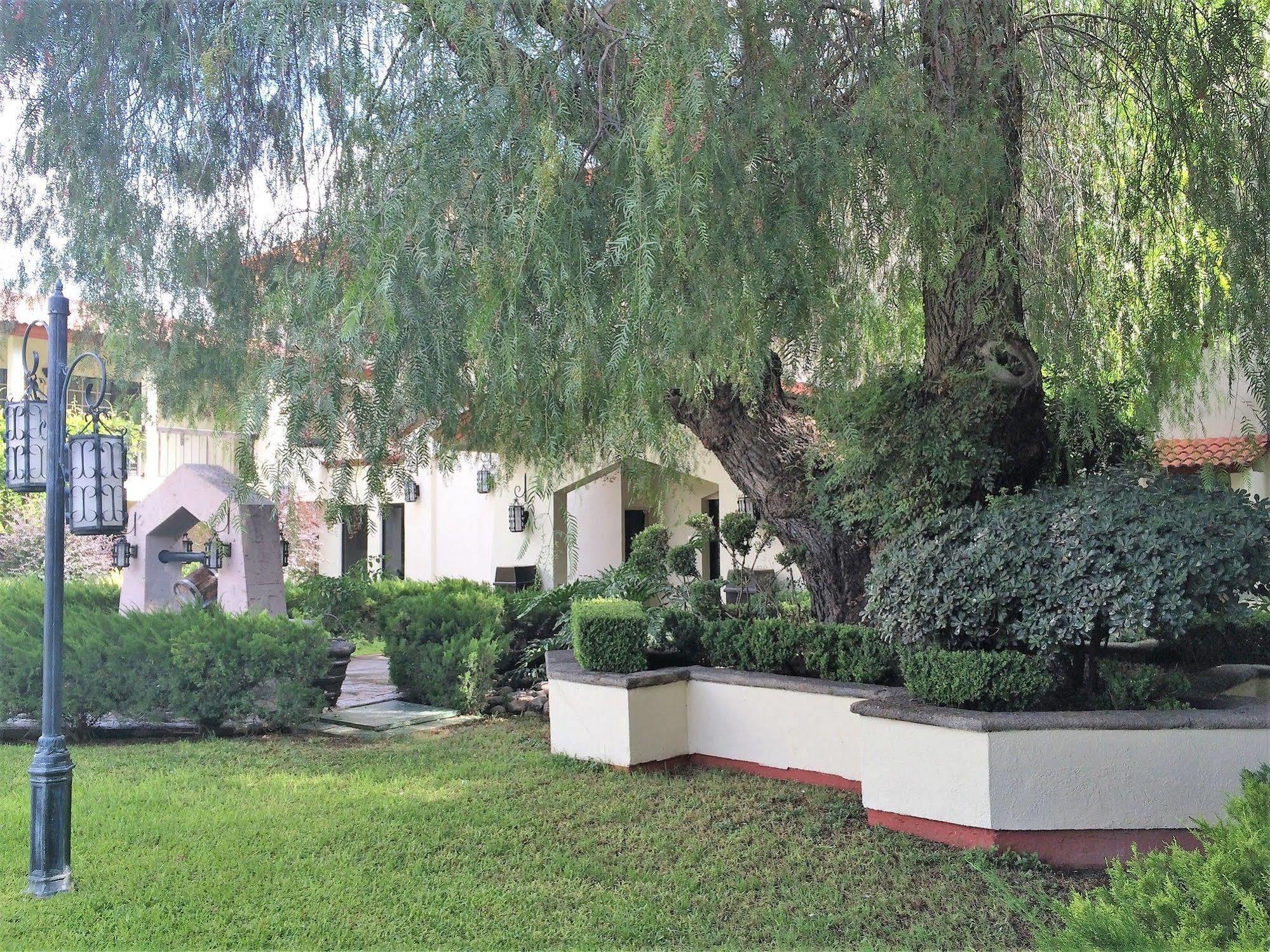 Quinta Dorada Hotel & Suites Saltillo Exteriör bild