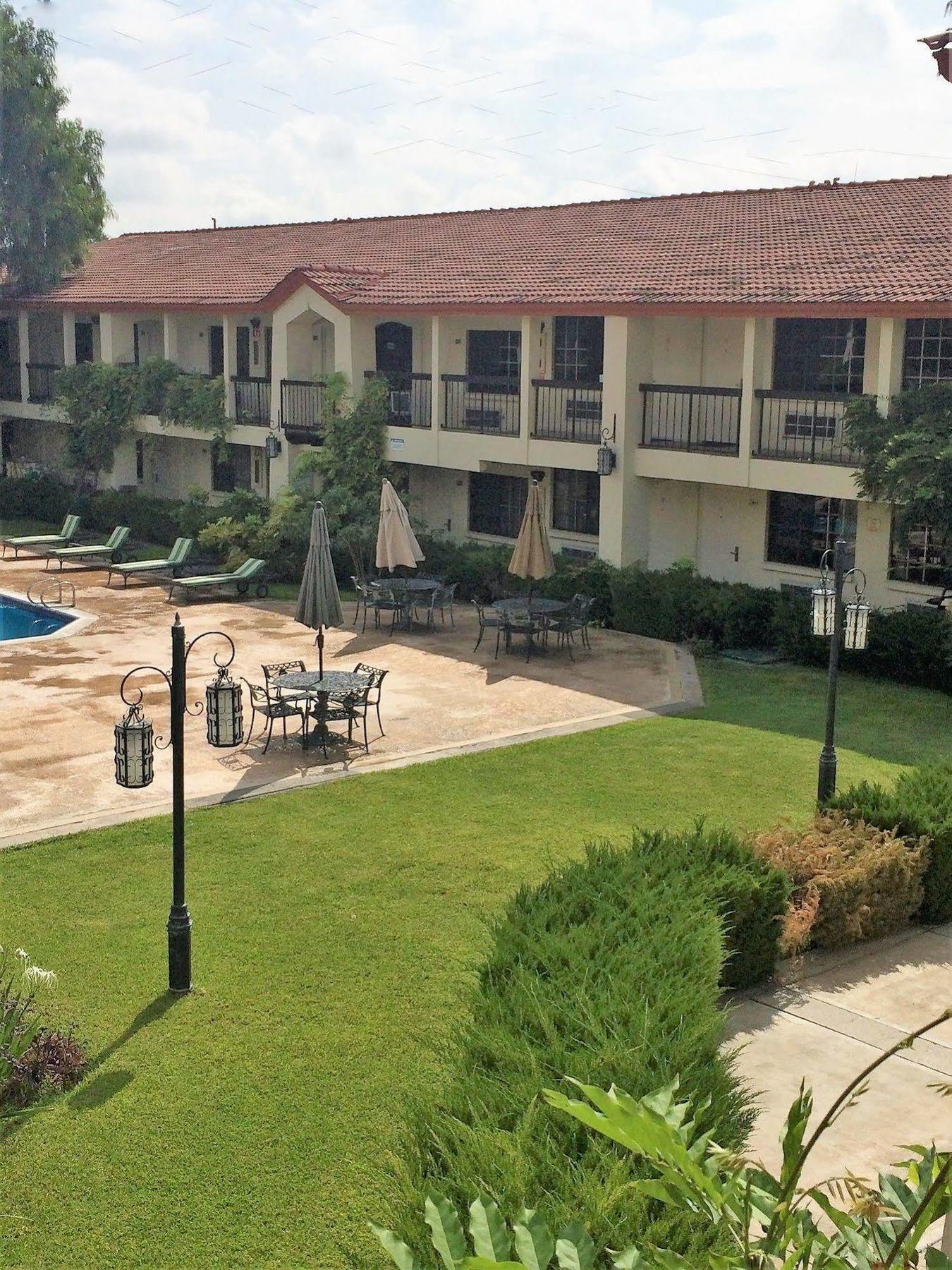Quinta Dorada Hotel & Suites Saltillo Exteriör bild