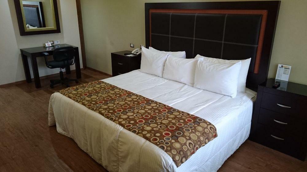 Quinta Dorada Hotel & Suites Saltillo Exteriör bild